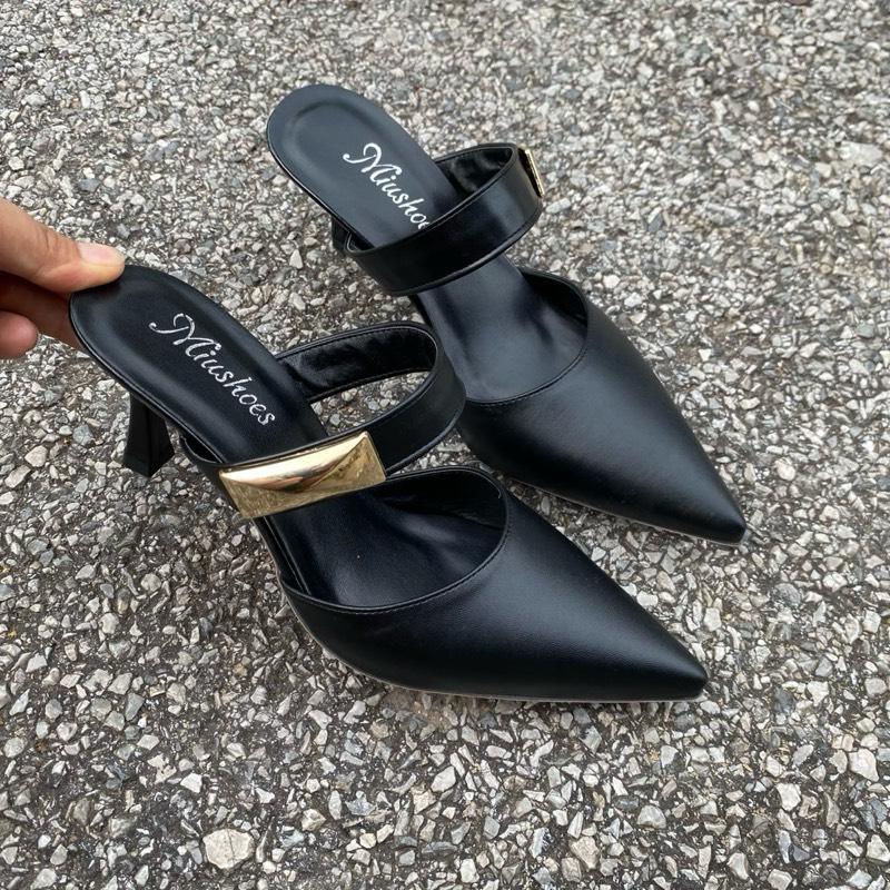 Giày cao gót nữ 7cm , dây quai đính khóa vàng , bít mũi DéP Shoes Cao Su Sandal Nhung