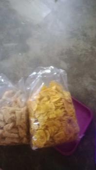 Product Review of paket bundling 1 kg keripik pisang kepok gurih & sumpiah abon udang Camilan Snack from M**8 1