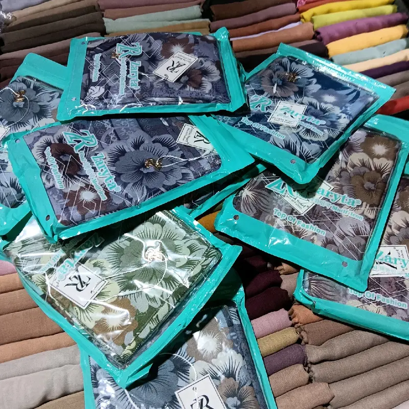 segi empat zarita azara  /bergo bahan jersey super..voal miracle campur dan lain lain Jilbab Instan Muslim Wanita Kerudung Katun 1