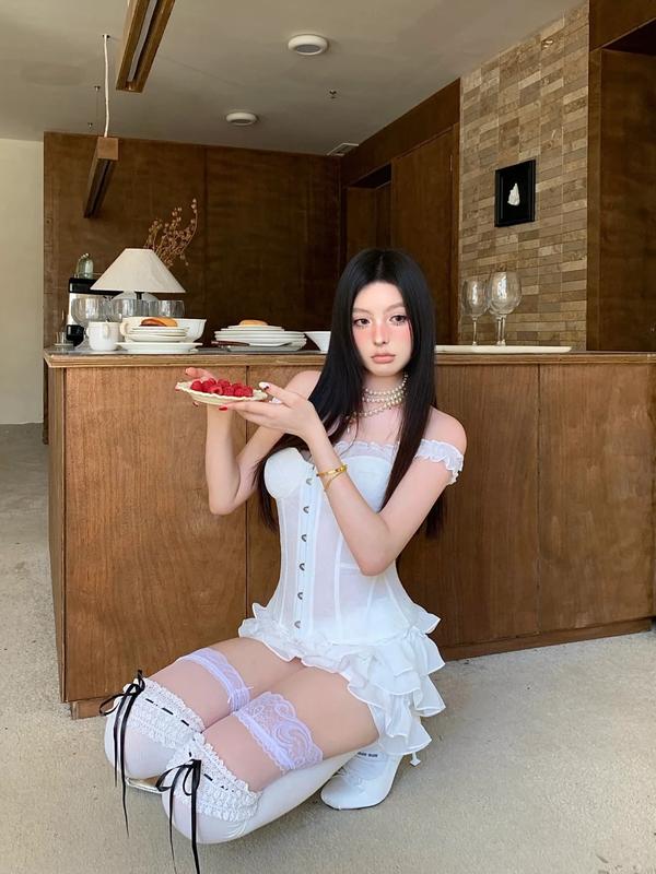 Lancy Set váy Trắng vibes mùa hè đi biển áo quây tơ mix corset ren cup ngực , chân váy tơ xòe tầng có lót quần 2