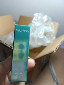 Product Review of Wardah Exclusive Moist Lipstick - Warna Intense dengan Natural Moist dan Glossy Finish - Dilengkapi Vitamin E yang Melembabkan Bibir - Tekstur Halus from S**A 1