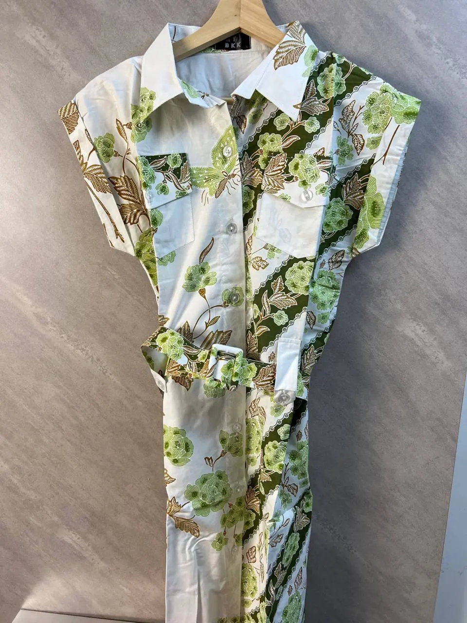 Queen J x Batik Clearance white green buckle dress