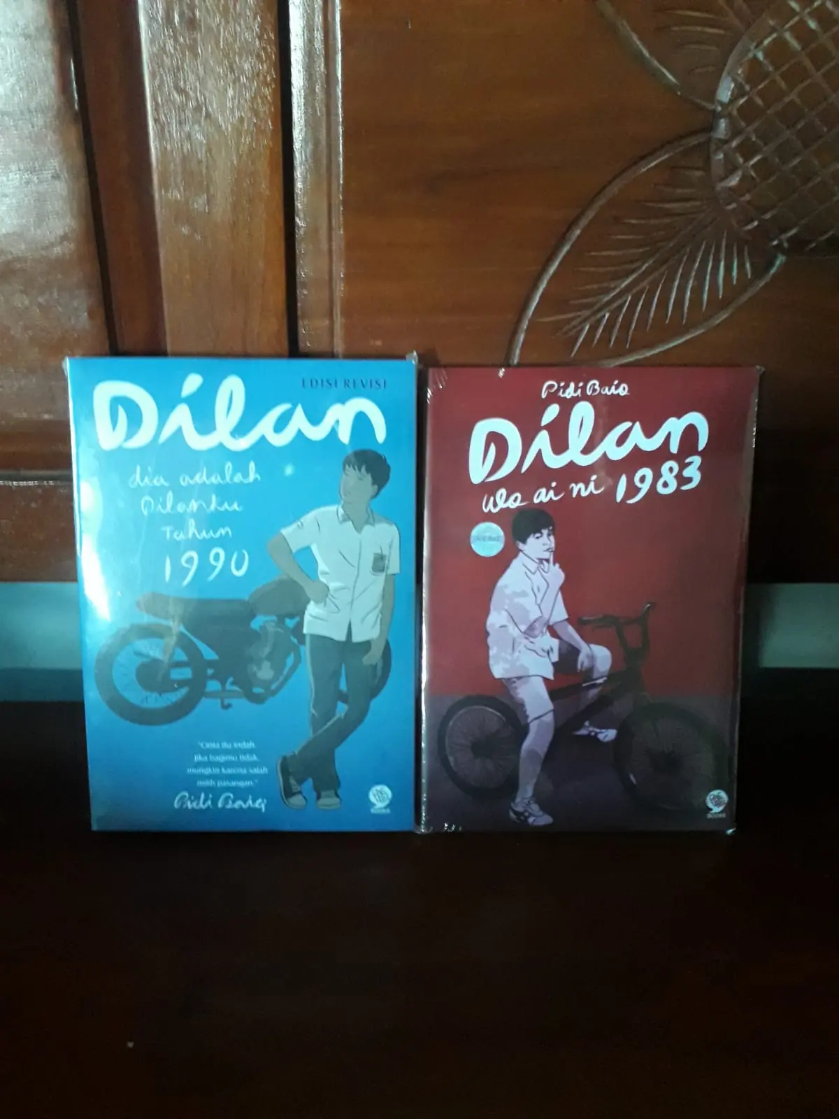PAKET 2 BUKU DILAN 1990 DAN DILAN 1983
