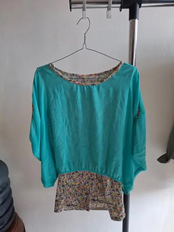 Blus Wanita Chic lengan 3/4 warna biru motif 0