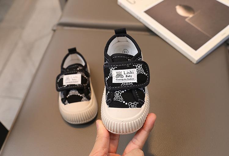 Product Introduction of Foreign Trade Baby Cartoon Shoes Korean Edition Autumn 0-3 Year Old Bear Soft Sole Men's and Women's Walking Shoes 12