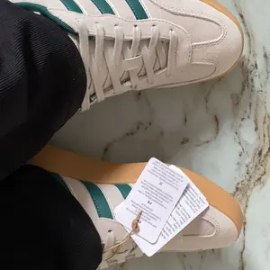 adidas Tennis & Lifestyle Barreda Shoes Women Beige JP7106