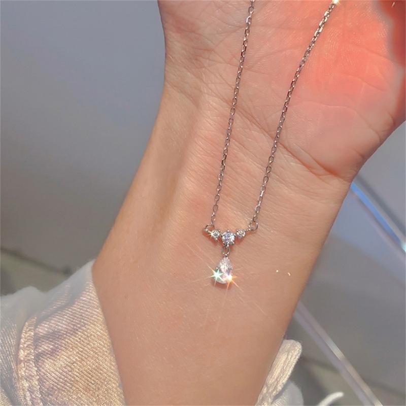 Kalung Wanita Titanium cewek anti karat Korean Style Niche Temperamen Hadiah Baru Desain Drop Air Perhiasan 8