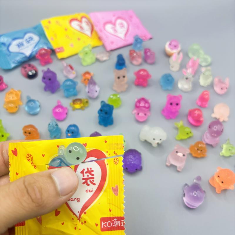 Đồ chơi túi mù dạ quang bằng nhựa tự làm, mỗi gói có 1 đồ chơi trẻ em động vật nhỏ ngẫu nhiên, 2cm đồ chơi mô phỏng dạ quang 3D tự làm mini 2 cm, thiết kế hoạt hình đáng yêu Toy