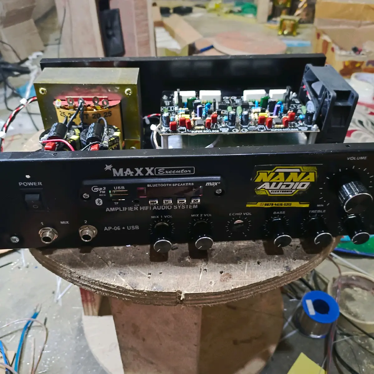 power ampli 10 amper stereo 12in x4 maximal 300 wat