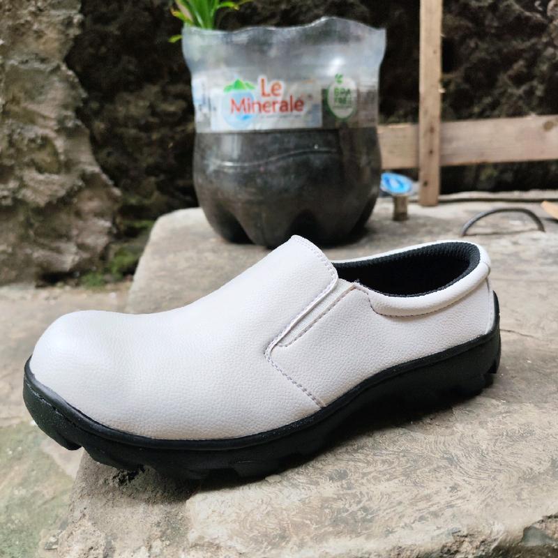 sepatu safety slip on kerja safety sorong putih 5