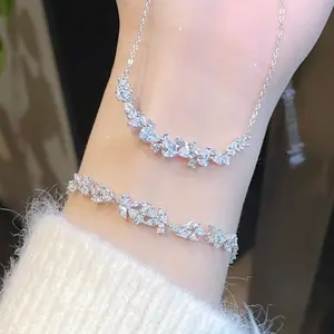 Gelang Couple Kalung Liontin Emas Putih Perak Lapis Anti Karat Kalung Titanium Wanita Premium Diamond Kalung Aesthetic Desain Klasik Hadiah Kotak