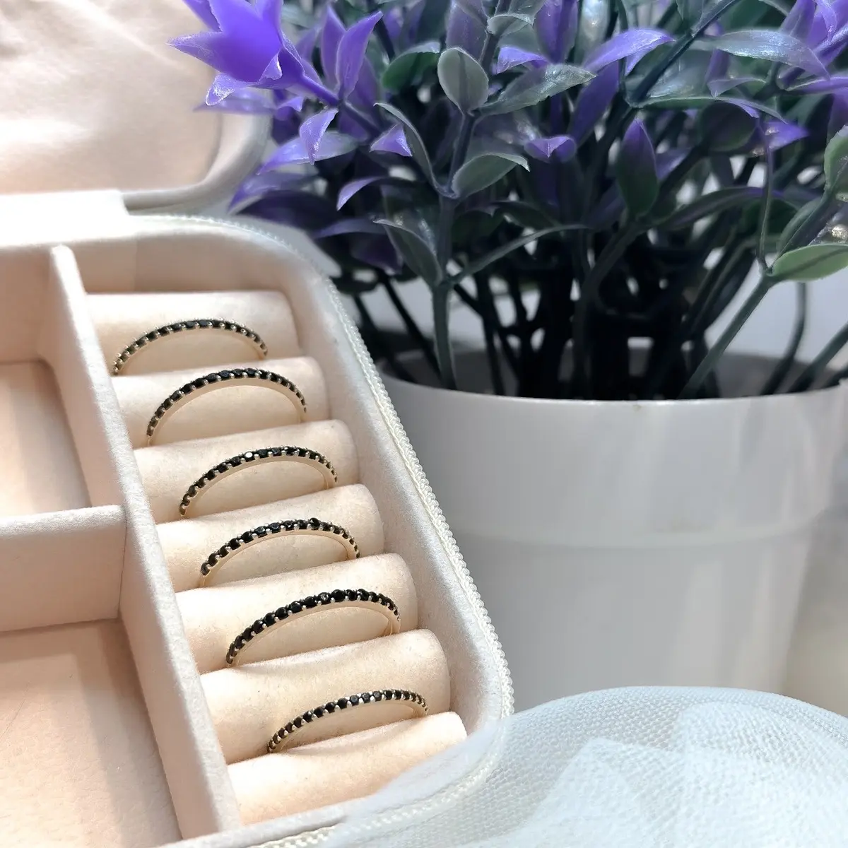 Cincin listring mata hitam Emas tua 16k