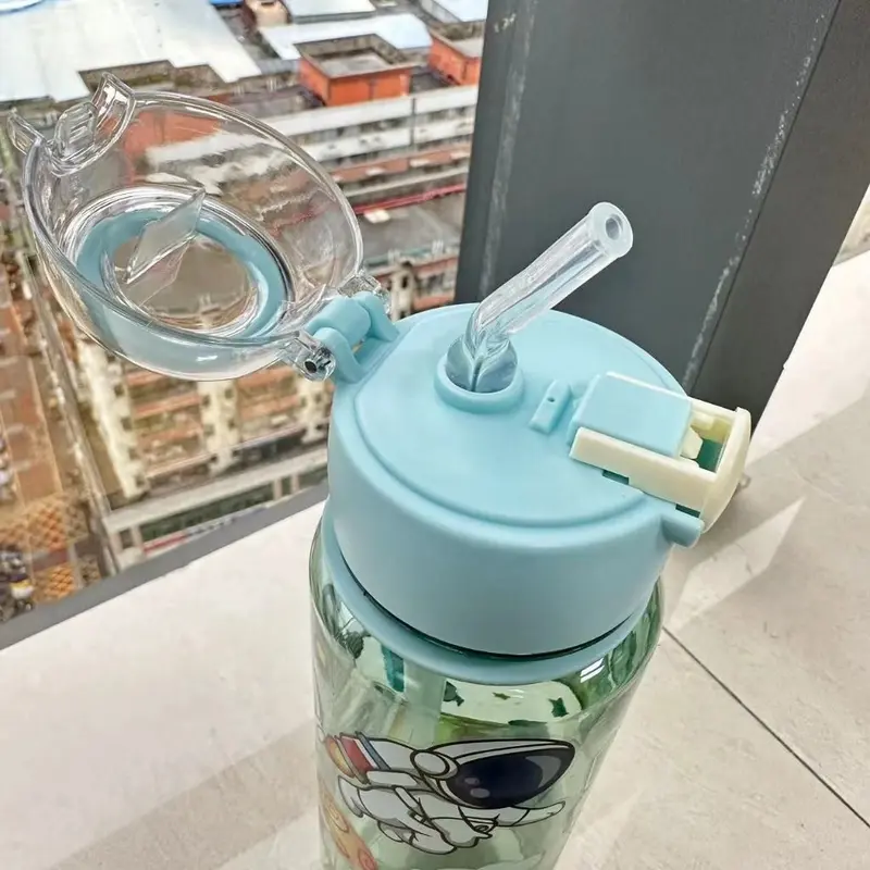 Momwell Botol Minum Anak 700ML BPA Free Anti Bocor Sport Bottle Kids Botol Air Motif Astronot SC01 tumbler  kopi botol tumbler tahan panas dingin  import 4