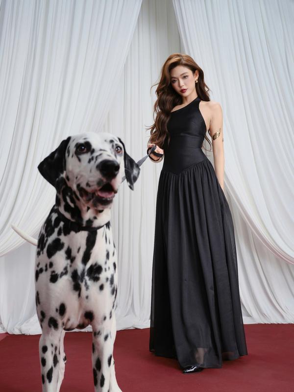 ENKA Đầm dài Alix Dress dáng ôm body nhẹ hoạ tiết tùng xếp li dáng xoè trang nhã