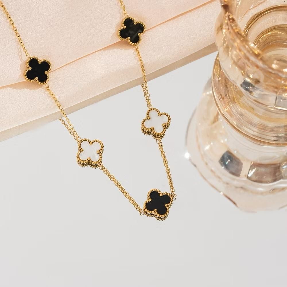 Kalung Wanita Titanium Motif Bunga Anti Karat Dengan Pilihan Warna Cantik Dan Desain Elegan