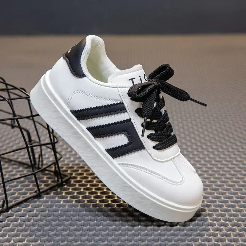BOMBBEAR GAJIAN SALE 7.7 YNSS2203 Sepatu Sekolah Anak Dengan Fashion Sneakers bahan Strap Velcro Variant Tali Sepatu Kulit Sintesis Premium, Nyaman Lentur Ringan Desain Ergonomis untuk Aktivitas Aktif Si Kecil! warna Hitam Coklat Merah Ungu size 26-37 1