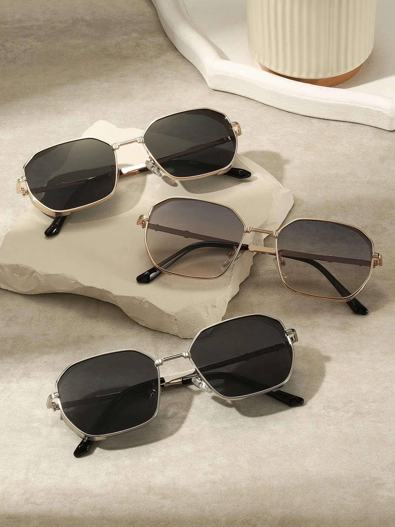 【COD+GRATIS KOTAK】EmokiI Kacamata - Abby - Kacamata Classic - Best Seller Pria Wanita Lensa Gradasi Kacamata Lensa 14 CM Frame Kacamata Fashion UV Protector 400 Trend Kacamata Stylish Premium