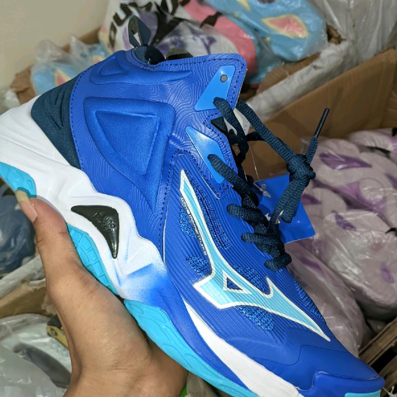 sepatu volly Mizuno momentum 3 terbaru 2024 grade ori pria model Mid size 39-45 2