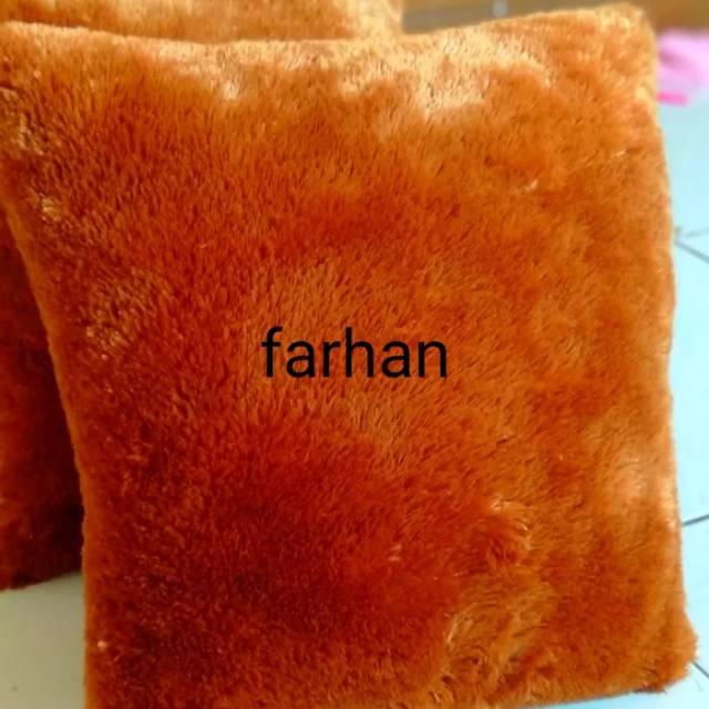 SARUNG BANTAL KURSI BULU GLOSSY Uk 40X40 5