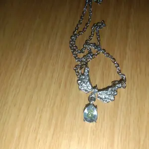 Sktlz Kalung Sayap Malaikat Air Mata Model Baru Elegan untuk Wanita Hadiah Ulang Tahun untuk Sahabat Dengan Desain Niche dan Liontin Bulan