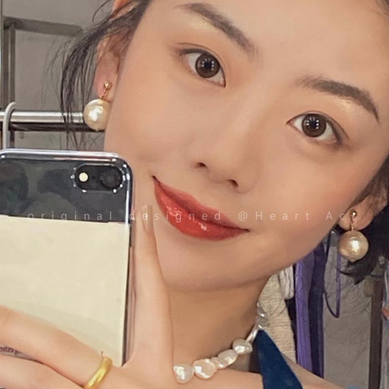 Product Introduction of French Earrings Women's Fashion Retro Hong Kong Style Earrings 2024 New Niche High-end Earrings 5