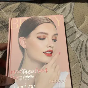 IGOODCO (IG3110/IG3110S) Buku Eyeshadow 67 Warna Profesional untuk Makeup Wajah dan Mata