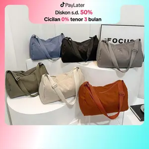 CHIYUM Tas Selempang Wanita Bahu Kain Nilon Lembut Untuk Wanita Lipit Solid Warna Kapasitas Besar Pria Korean Style Tas Sekolah Cowok Wanita Import Tangan Desain Sederhana Tas Cewek Sekolah Tas Messenger Travel Bag
