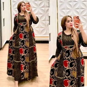 Gamis Wanita Setorjoan Pompom dengan Desain Elegan dan Motif Bunga Kombinasi Warna Hitam dan Merah