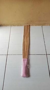 Product Review of [COD] PENEBAH KASUR LIDI PUTIH - Sapu Lidi Kasur / Pembersih Kasur Sofa Murah from d**7 1