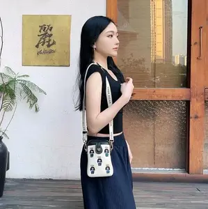 Ttwn guoo BEAR ORIGINAL Go2012 TAS Pouch Hp Women -SLING BAG TTWN BEAR Wanita