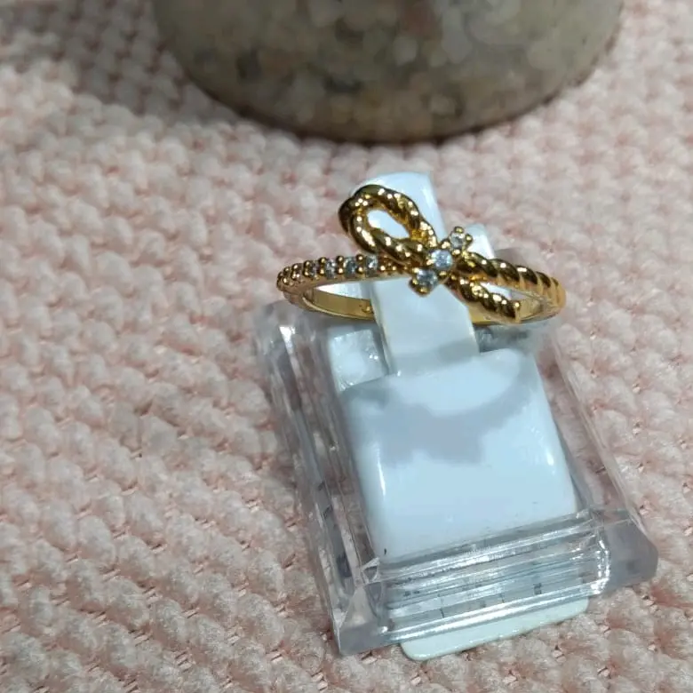 Cincin lapis emas pita lilit Perempuan