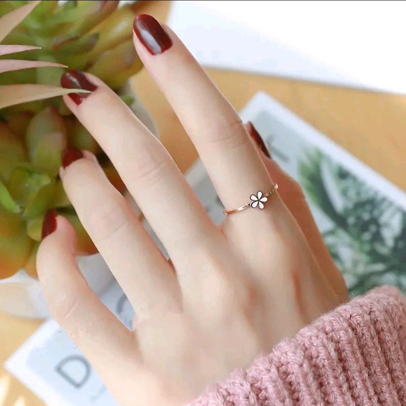 cincin bunga aster kecil warna hitam dan putih cincin manis wanita aksesoris busana rings 2