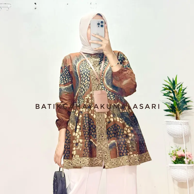 Blouse Batik Wanita Lengan Balon Motif MALIKA Sogan - Atasan Kerja Wanita Kekinian Bahan Katun Prima 0