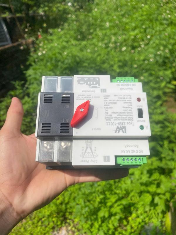 Bộ chuyển nguồn tự động ATS 100A 125A 2P LW2R chuyển mạch nguồn điện an toàn hiệu quả.