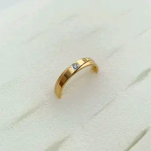 Cincin Emas dengan Perhiasan  // CINCIN TITANIUM PRIA DAN WANITA // CINCIN TUNANGAN // CINCIN CAPELAN // Cincin titanium polos elegant Rings Berlian