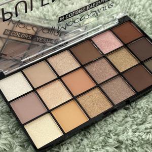 Mocoallure Sombras Mauvin Up & Opulent: 18 Colores, Textura Suave, Larga Duración