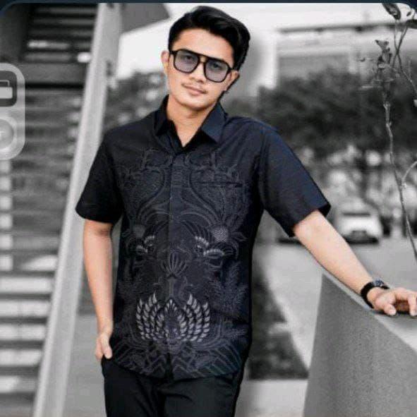 KEMEJA BATIK LENGAN PENDEK BAHAN KATUN  HALUS-LEMBUT DAN NYAMAN COCOK DI PAKAI  UNTUK ACARA FORMAL MAUPUN NON FORMAL Baju 2