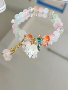 Pulsera de cristal artificial con flores y borlas con cuentas, estilo dulce verano 2026, colores vibrantes y sensación fresca; joyería elegante para mujer, exquisita para uso diario y el regalo perfecto para ella.