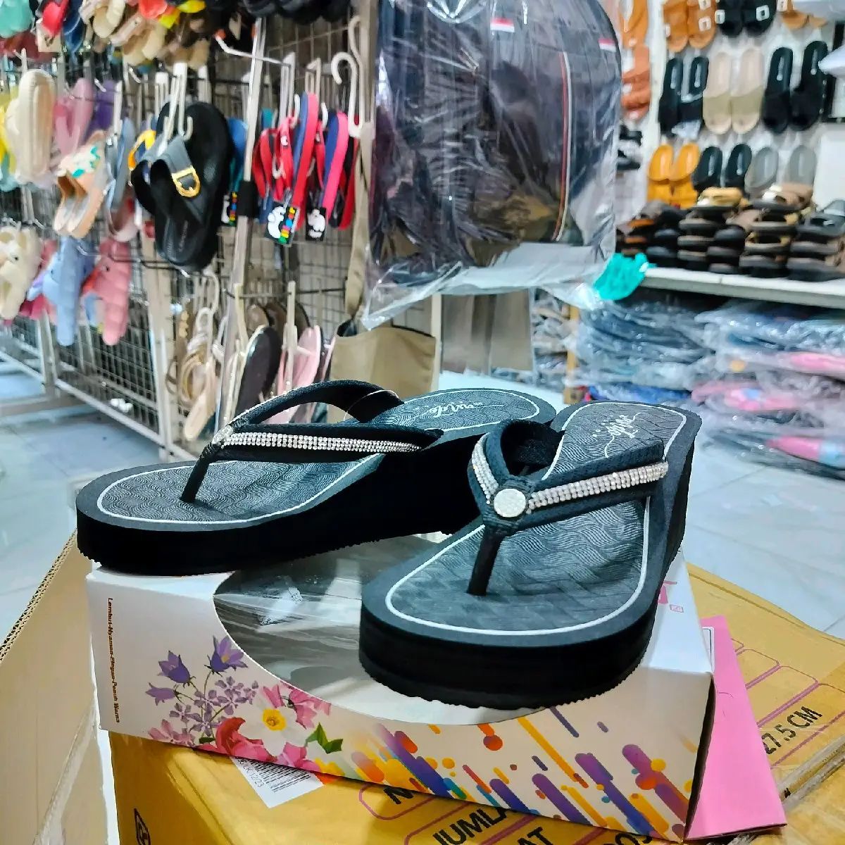 WESGES FASHION ANDO JOICE BLINK PERAK DAN EMAS TERBARU.. SANDAL