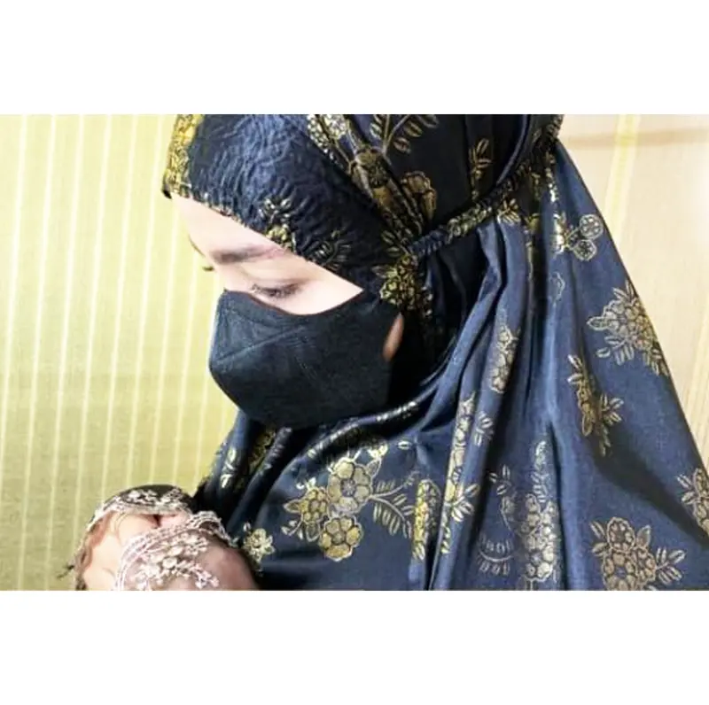 Mukena Kemewahan Bahan Sutra Hitam Motif Gold & Silver Ukuran Jumbo 4