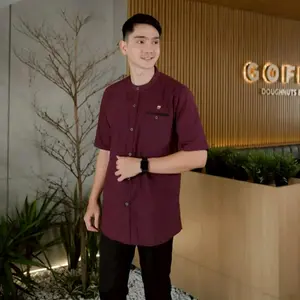 Kemeja Warna Burgundy Lengan Pendek Kain Katun Premuim Size Dewasa M-L-XL-XXL Terbaru 2026 Baju Muslim Full Kancing Aktif Perhiasan Tubuh
