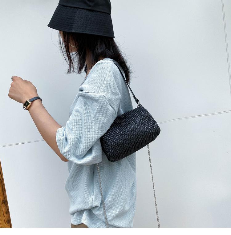 Product Introduction of Popular Makeup Bag Handheld Women's Bag Autumn/Winter New Style Bag Women's Fashion Chain Diamond Single Shoulder Crossbody Bag Women 11