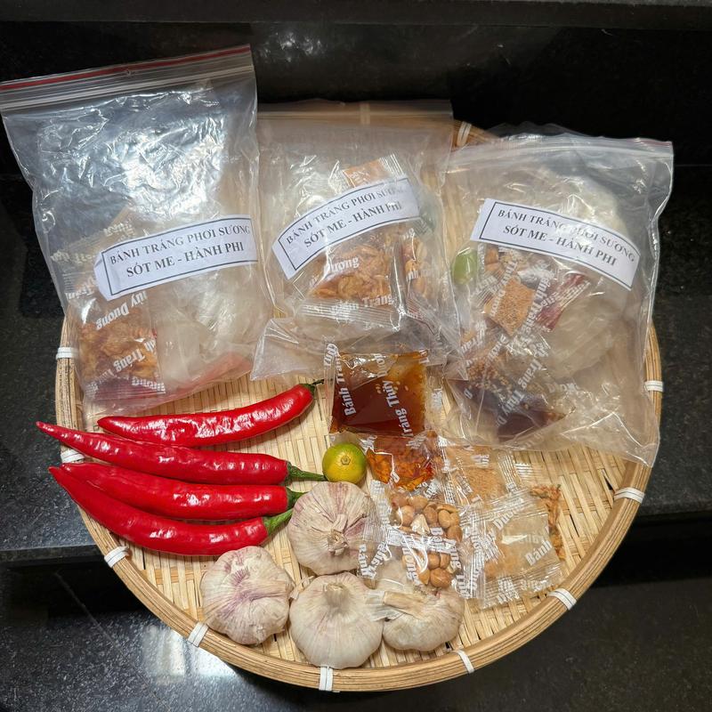Bánh Tráng Phơi Sương Sốt Me Hành Phi - Chua Vừa, Dẻo Mềm, Đậm Vị, Thơm Ngon -…