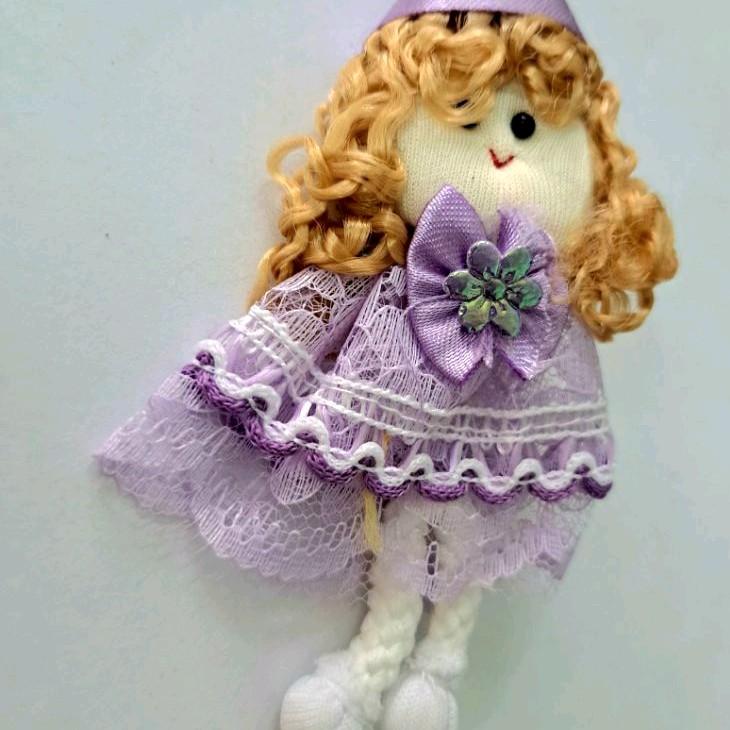 aplikasi bentuk boneka mungil warna violet 2