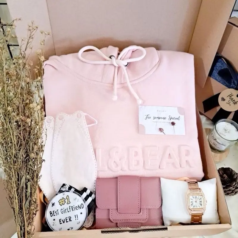 ￼Hampers Sweater Hoodie Gift Box Girly Cewek Kado Ulang Tahyn Special / Hampers special Cewek / Kado Cewek Special / Hampers Lebaran 2