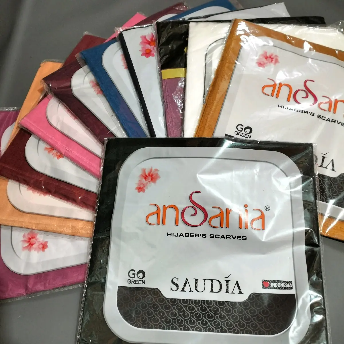 KERUDUNG SEGIEMPAT SAUDIA RAWIS  ANSANIA