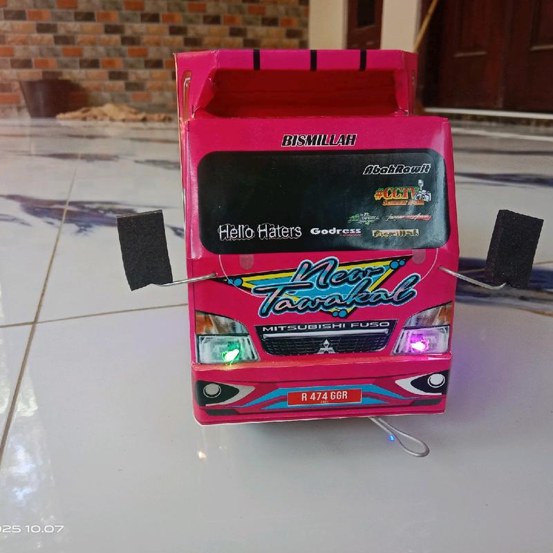 miniatur truk oleng murah full lampu Toys Mainan Hadiah 2