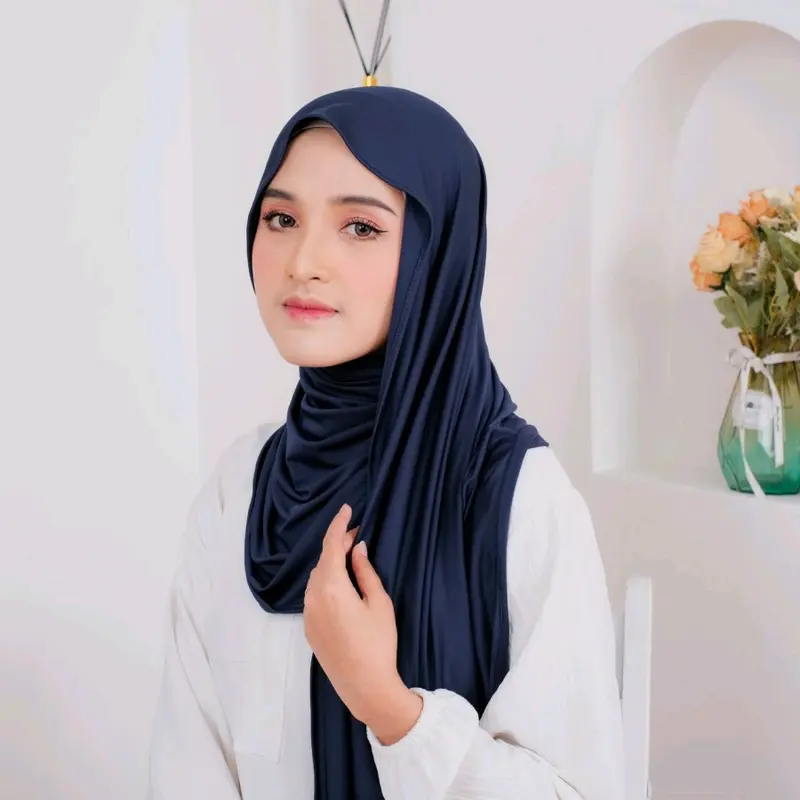 Pashmina Jersey Meleyot Aisyah Fashion Premium Kerudung Instan Muslim Wanita - Jilbab pashmina  kaos rayon Panjang Hitam pashmina  kaos  rayon  premium 7