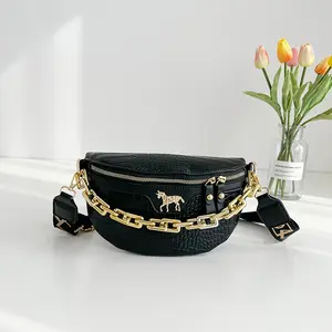 【COD】Tas mini super populer dan serbaguna ini sedang jadi tren di Instagram dan akan menjadi barang wajib yang trendi di tahun 2025. Tas pinggang yang stylish ini sekaligus tas bahu/dada dengan rantai yang modis untuk wanita.