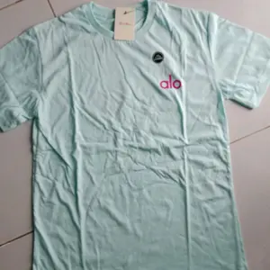 kaos bahan combed 100s LD 100 setara dengan size M  Atasan